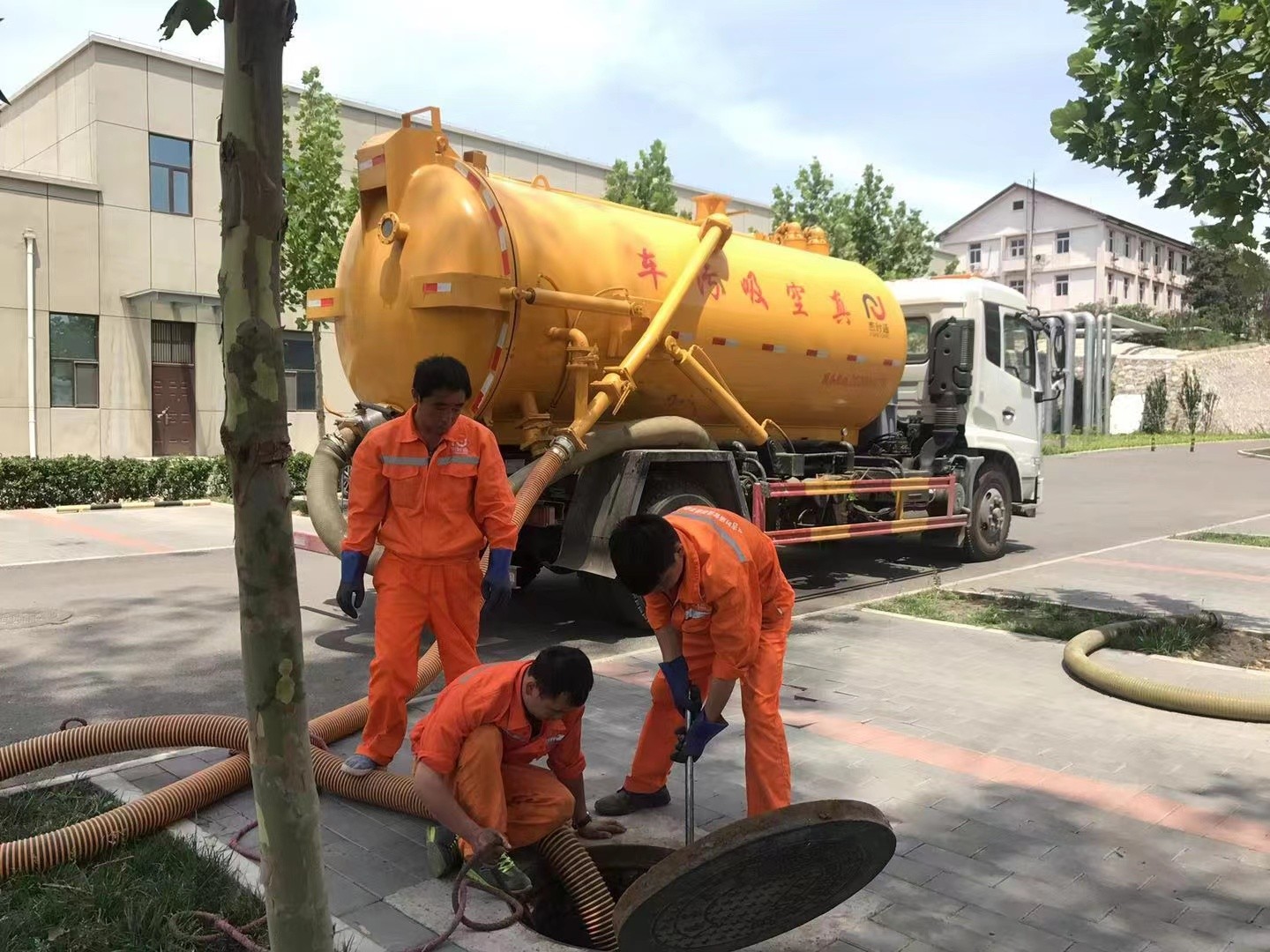 西乌珠穆沁化粪池清理与5-8吨吸粪车施工效率分析